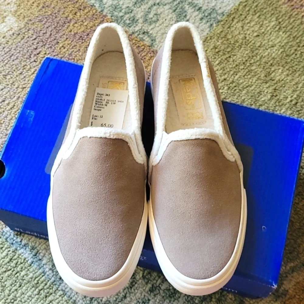 Keds Slip on Sneaker with faux shearling foot bed. Size 5.5